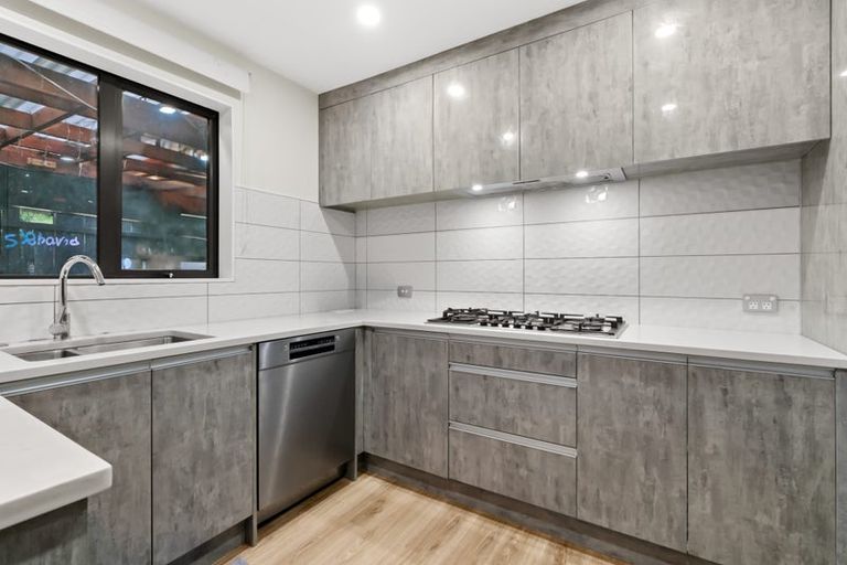 Photo of property in 15 Rosarina Lane, Takanini, 2112