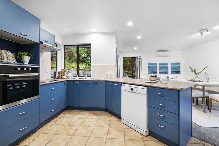 Photo of property in 33 Kate Sheppard Avenue, Torbay, Auckland, 0630