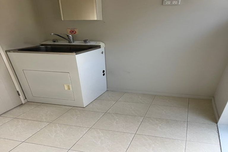 Photo of property in 18 Mulroy Place, Pinehill, Auckland, 0632