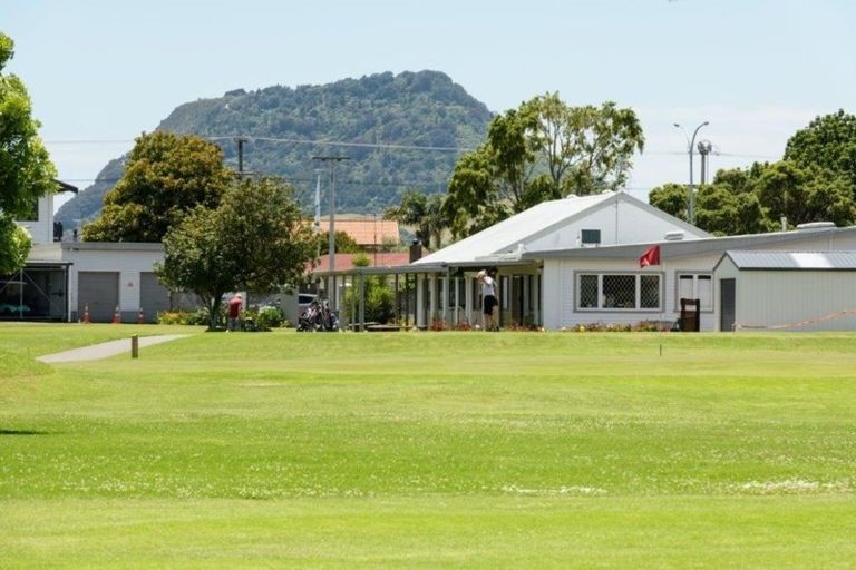 Photo of property in 2/92 Ngatai Road, Otumoetai, Tauranga, 3110