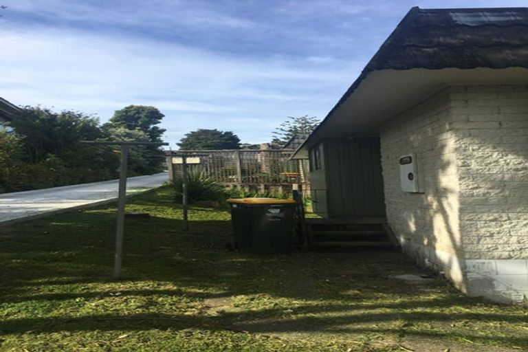 Photo of property in 1/3 Tusac Place, Totara Vale, Auckland, 0627