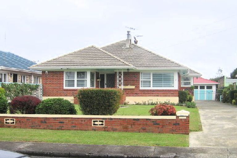 Photo of property in 4 Sunnyside Crescent, Papatoetoe, Auckland, 2025