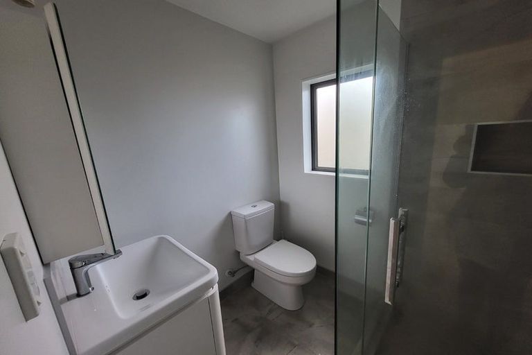 Photo of property in 12 Mallard Place, Unsworth Heights, Auckland, 0632