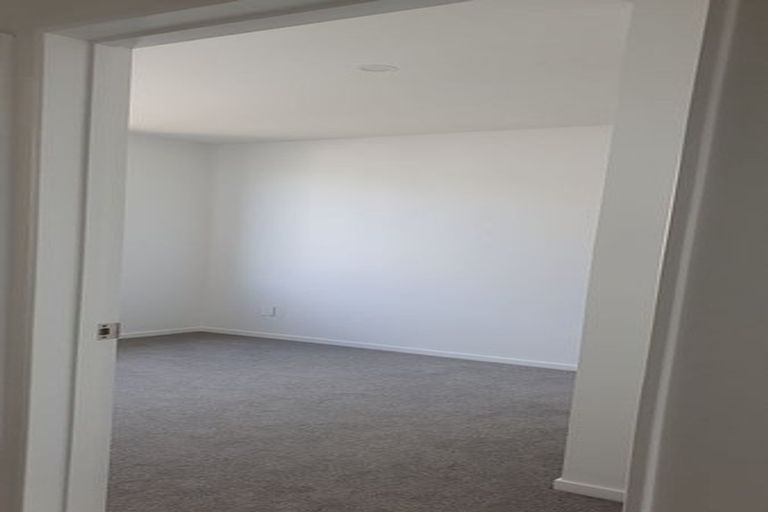 Photo of property in 15/62 Spenmoor Street, Newlands, Wellington, 6037