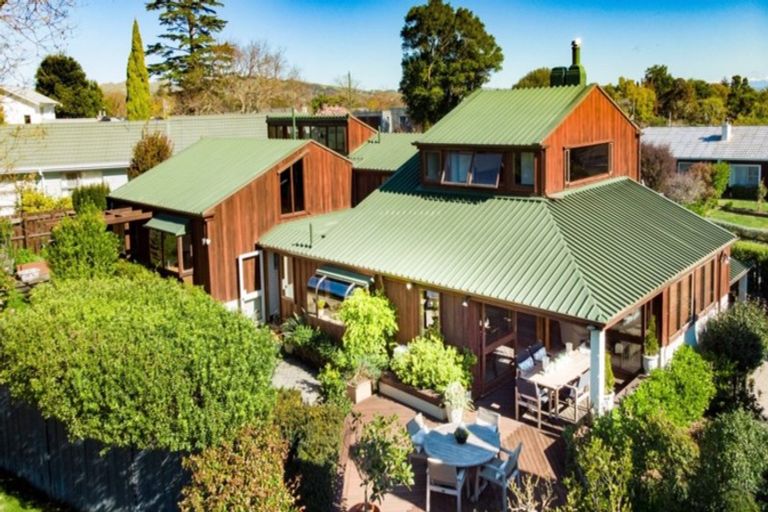 Photo of property in 27 Muritai Crescent, Havelock North, 4130