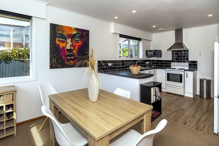 Photo of property in 9 Waimea Street, Westown, New Plymouth, 4310