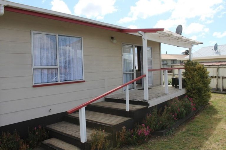 Photo of property in 8 Mccallum Street, Dannevirke, 4930