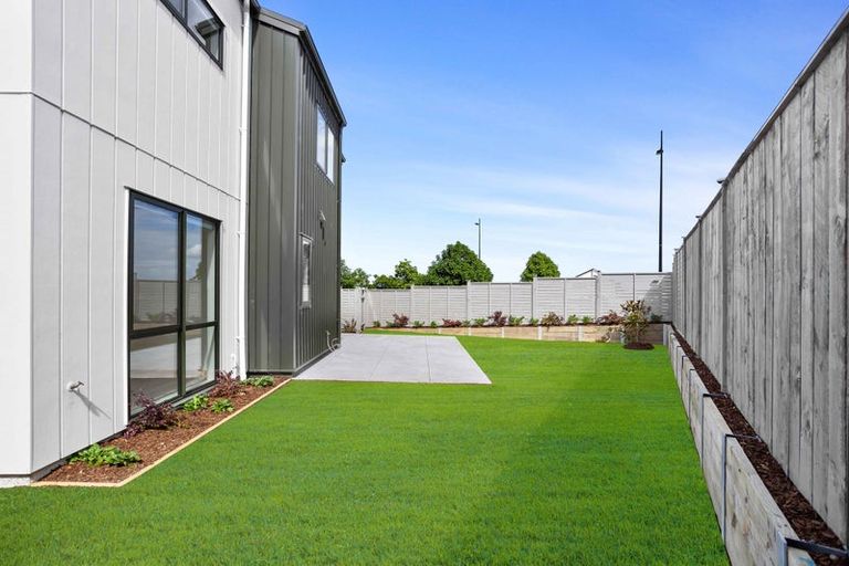 Photo of property in 15 Parkmore Drive, Rosehill, Papakura, 2113