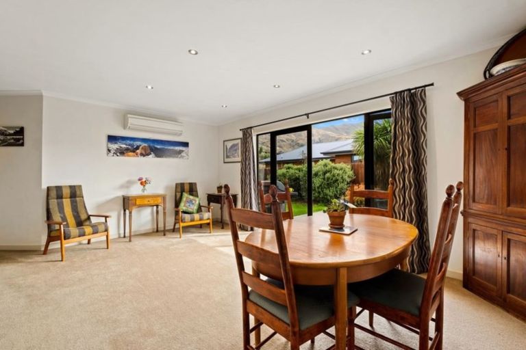 Photo of property in 8 Alpha Close, Wanaka, 9305