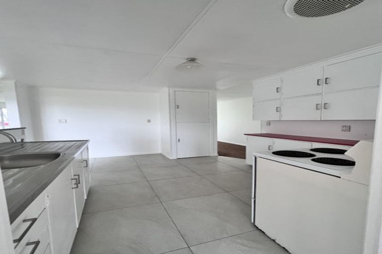 Photo of property in 93 Henderson Valley Road, Henderson, Auckland, 0612