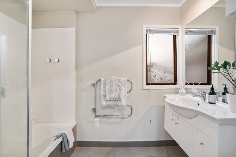 Photo of property in 3/25 Heathcote Road, Castor Bay, Auckland, 0620