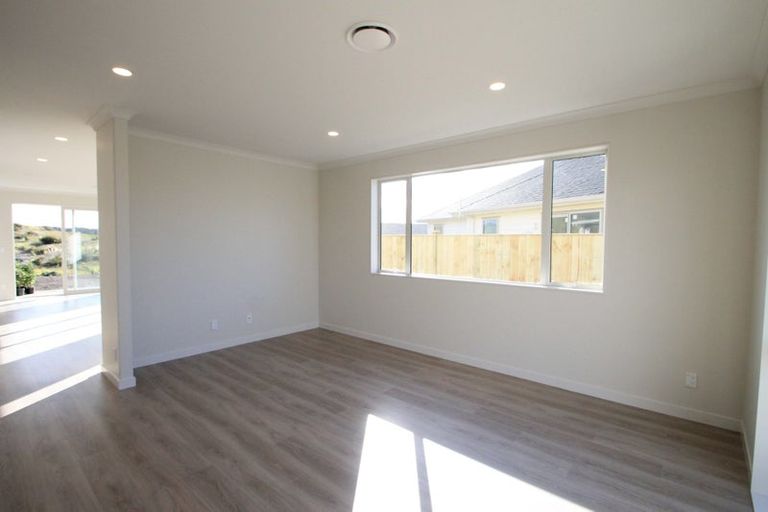 Photo of property in 13 Maka Terrace, Orewa, 0931