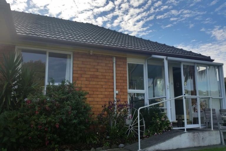 Photo of property in 2/4 Lomax Place, Islington, Christchurch, 8042