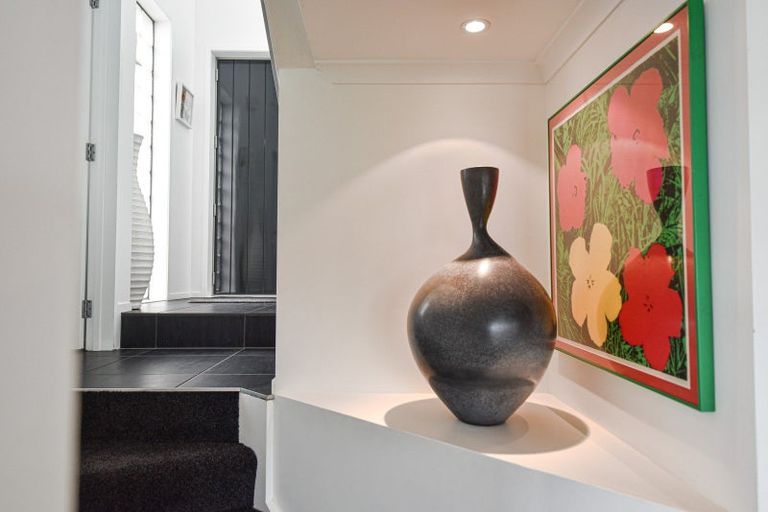 Photo of property in 24 Tupara Crescent, Kawaha Point, Rotorua, 3010