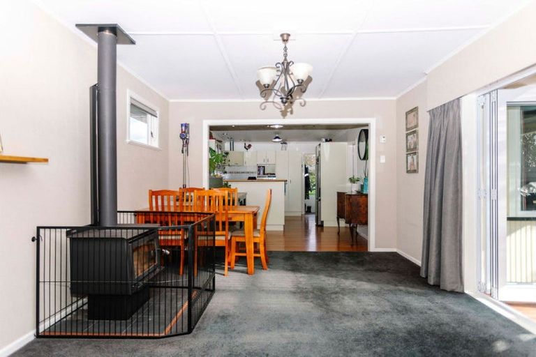 Photo of property in 17 Smith Street, Dannevirke, 4930