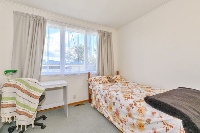 Photo of property in 18 Lavelle Road, Henderson, Auckland, 0612