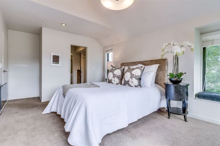 Photo of property in 1/52 Aikmans Road, Merivale, Christchurch, 8014