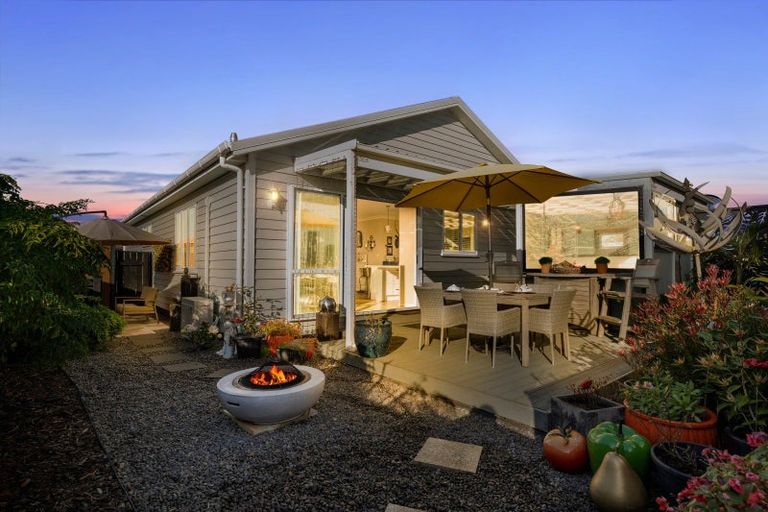 Photo of property in 39 Seagrass Place, Otaki Beach, Otaki, 5512