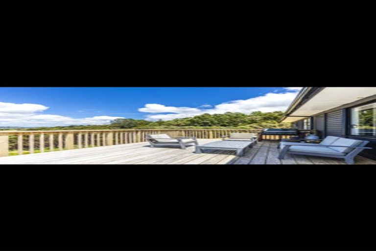 Photo of property in 70 Upper Whangateau Road, Big Omaha, 0985