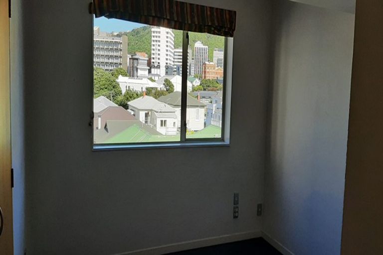 Photo of property in Endeavour Apartments, 15/125 Thorndon Quay, Pipitea, Wellington, 6011