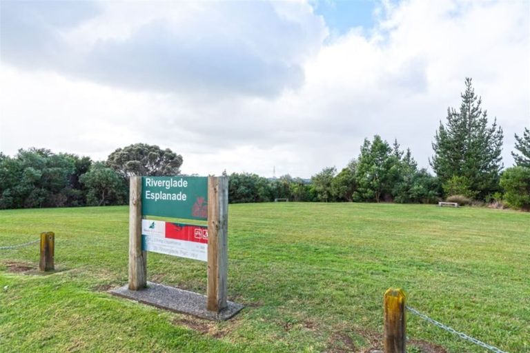 Photo of property in 8 Riverglade Parkway, Te Atatu South, Auckland, 0610