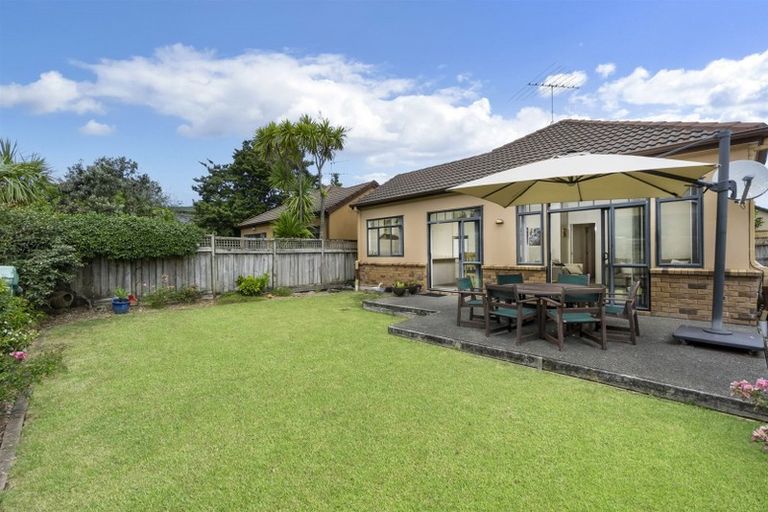 Photo of property in 24 Villanova Place, Albany, Auckland, 0632