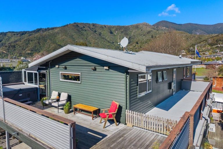Photo of property in 14 Beach Road, Waikawa, Picton, 7220
