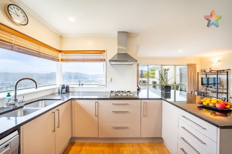 Photo of property in 10 Opurere Grove, Tirohanga, Lower Hutt, 5010