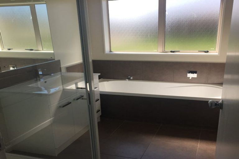 Photo of property in 55 Diomede Glade, Flagstaff, Hamilton, 3210