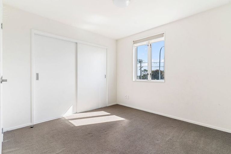 Photo of property in 75 Grove Road, Papakura, 2110