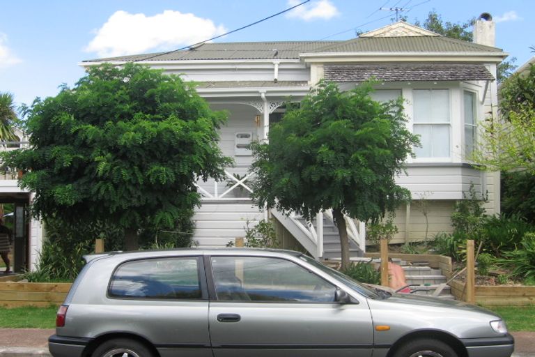 Photo of property in 1 St Leonards Road, Devonport, Auckland, 0624