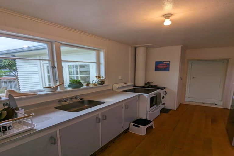 Photo of property in 46 Wellington Road, Paekakariki, 5034