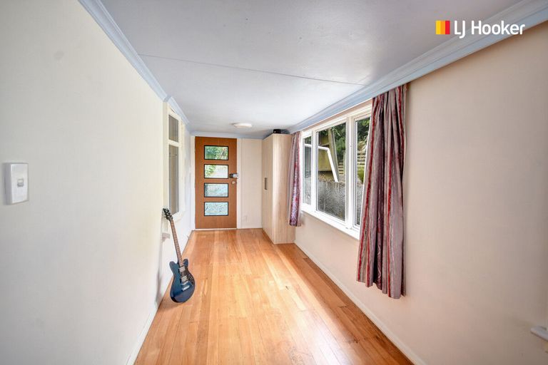 Photo of property in 15 Porterfield Street, Macandrew Bay, Dunedin, 9014