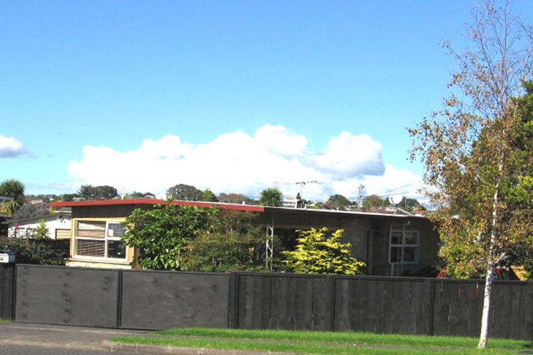 Photo of property in 75 Hutchinsons Road, Bucklands Beach, Auckland, 2014