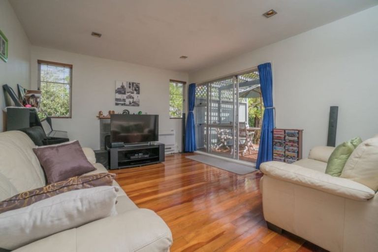 Photo of property in 1/19 Poto Street, Te Atatu South, Auckland, 0610