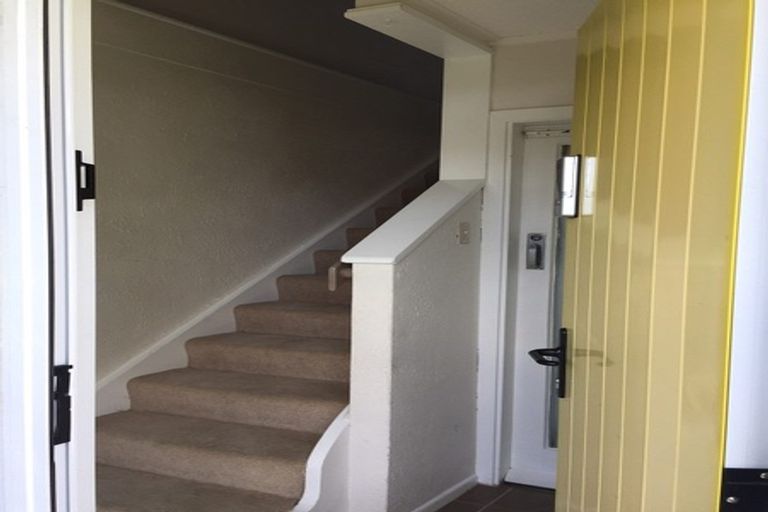 Photo of property in 2/130 Rangatira Road, Beach Haven, Auckland, 0626