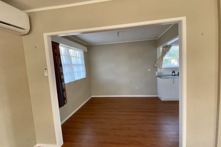 Photo of property in 20 Newland Grove, Henderson, Auckland, 0610