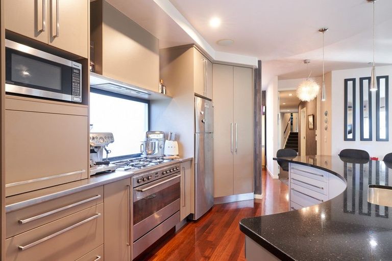 Photo of property in 30 Lowther Place, Taradale, Napier, 4112