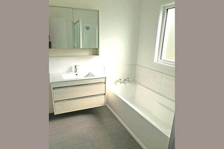 Photo of property in 1/18 Tironui Station Road East, Papakura, 2112