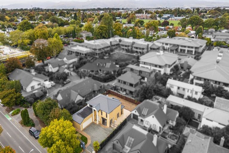 Photo of property in 133 Fendalton Road, Fendalton, Christchurch, 8052