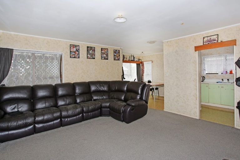 Photo of property in 17 Pukeroa Place, Papakura, 2110