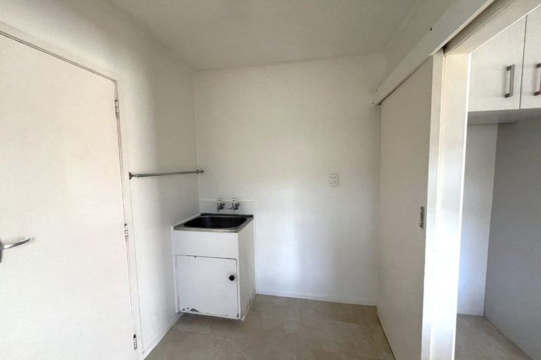 Photo of property in 1/71 Royal View Road, Te Atatu South, Auckland, 0610