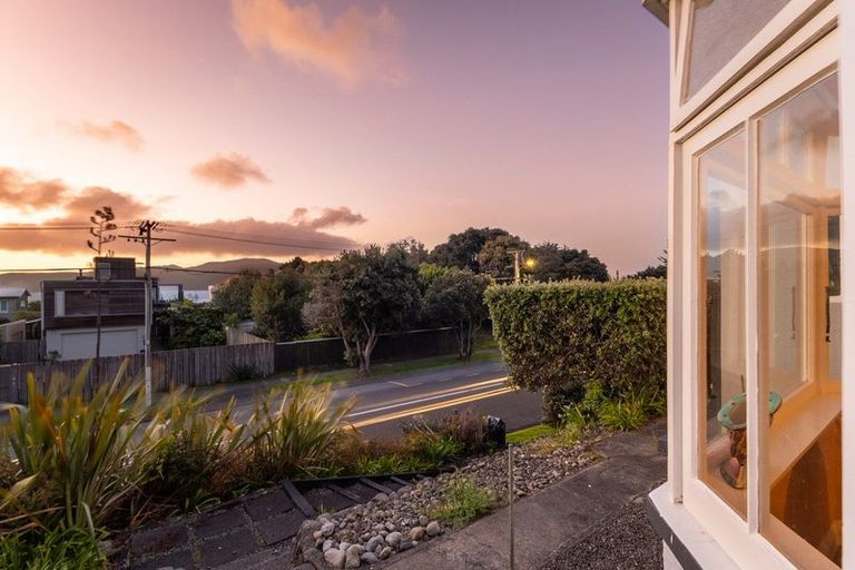 Photo of property in 48 Manly Street, Paraparaumu Beach, Paraparaumu, 5032