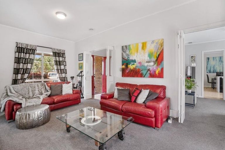 Photo of property in 11 Rifleman Rise, Unsworth Heights, Auckland, 0632
