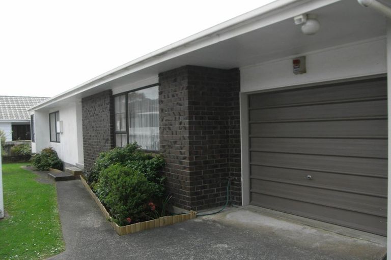 Photo of property in 30a Oxford Street, Tawa, Wellington, 5028