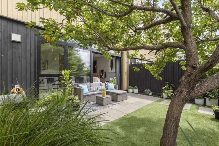 Photo of property in 16 Hastings Street, Hobsonville, Auckland, 0616