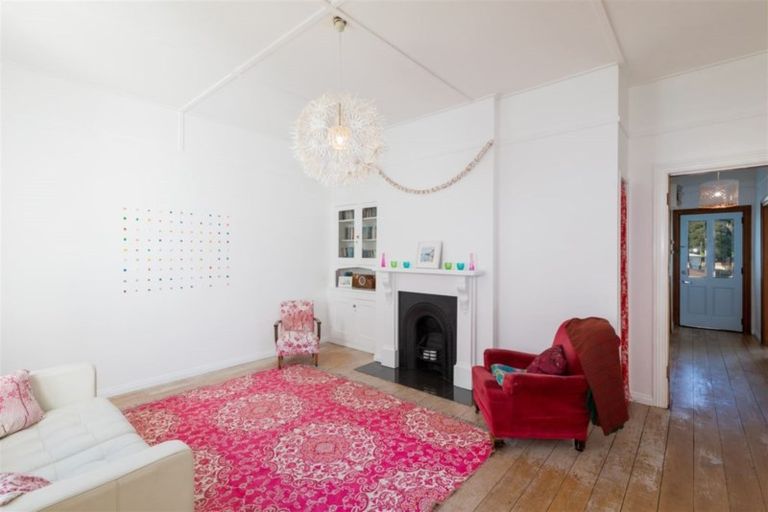 Photo of property in 27 Voelas Road, Lyttelton, 8082