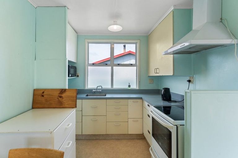 Photo of property in 28 Drake Street, Waikawa Beach, Levin, 5573