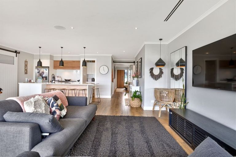 Photo of property in 9 Kauri Grove Drive, Kumeu, 0810