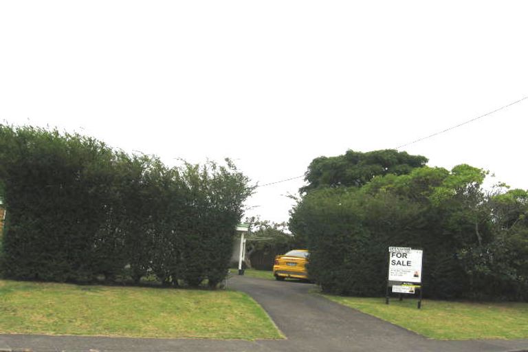 Photo of property in 2/2 Tiri Tiri Road, Birkdale, Auckland, 0626